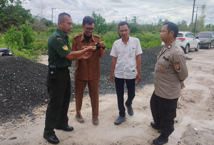 Bhabinkamtibmas Polsek Sabangau Tinjau Lokasi Pembangunan Koperasi Merah Putih di Kameloh Baru Bhabinkamtibmas